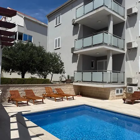 Sara Apartment Bol