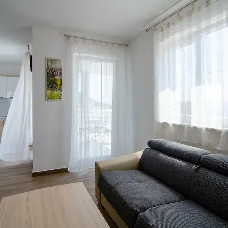 Sara Apartment *