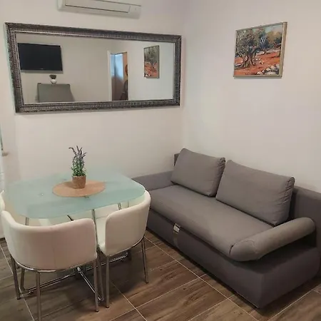 Sara Apartament Slatine