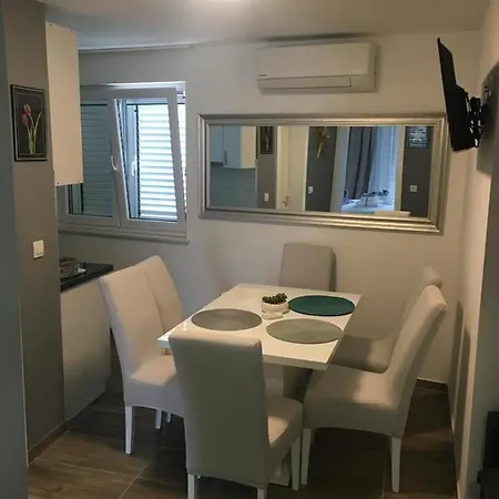 Sara Apartament Slatine