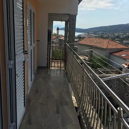 Apartament Sara *